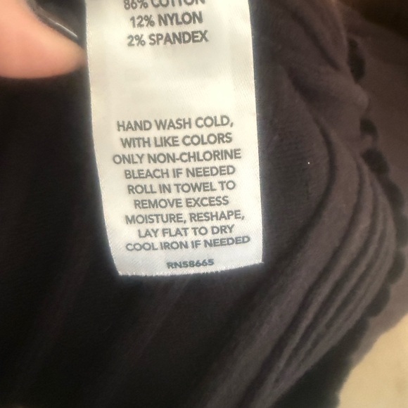 Elegant Black Midi Dress - Picture 7 of 7